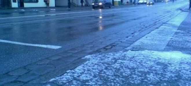 Очищая тротуар, вы избежите билета