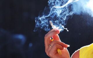 Как удалить запах сигарет из квартиры