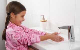 Смесители для ванной комнаты безопасны для ребенка. Научиться мыть руки