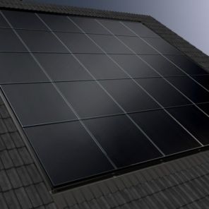 монтажная система для бескаркасных солнечных модулей в наклонной крыше Schüco MSE 100