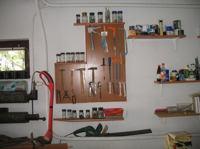 Инструменты в гараже