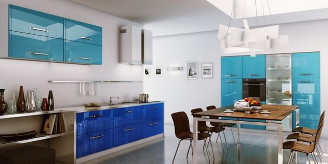 Открытая кухня в разных оттенках синего