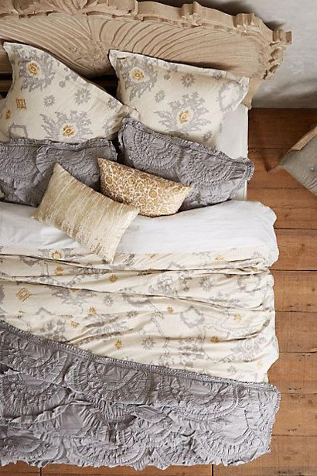 Подушки в качестве украшения для спальни