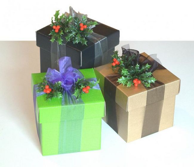 Подарки в декоративных коробках