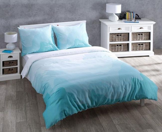 Синие постельные принадлежности в спальнях