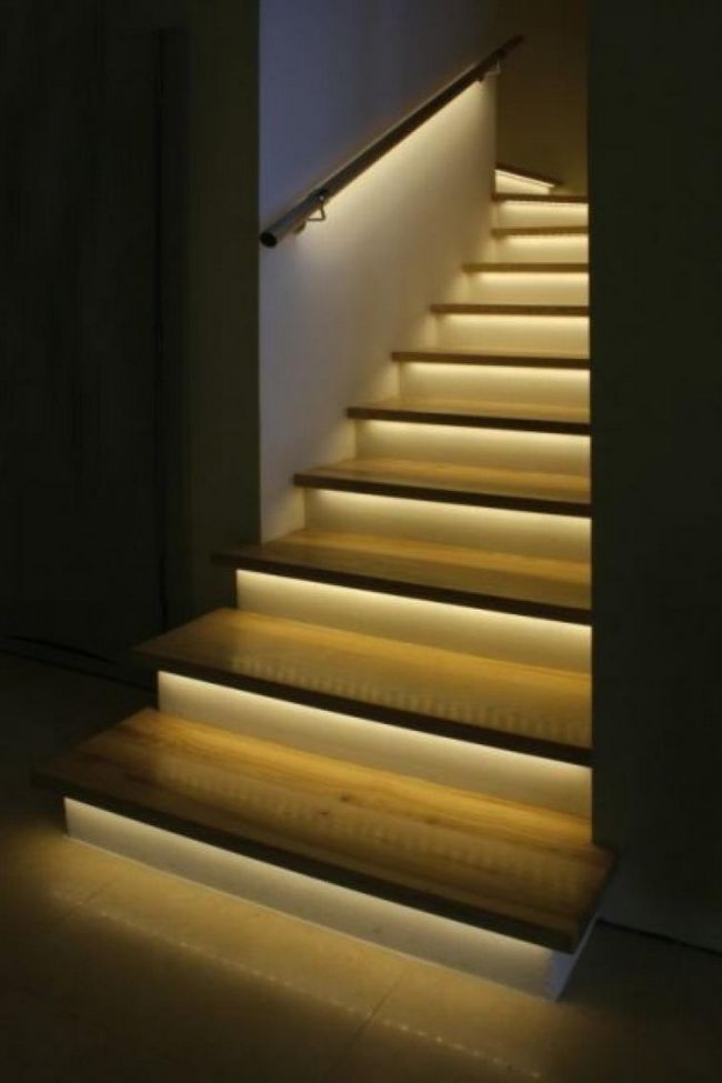 Освещение лестницы дома