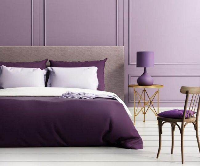 Фиолетовый в спальне