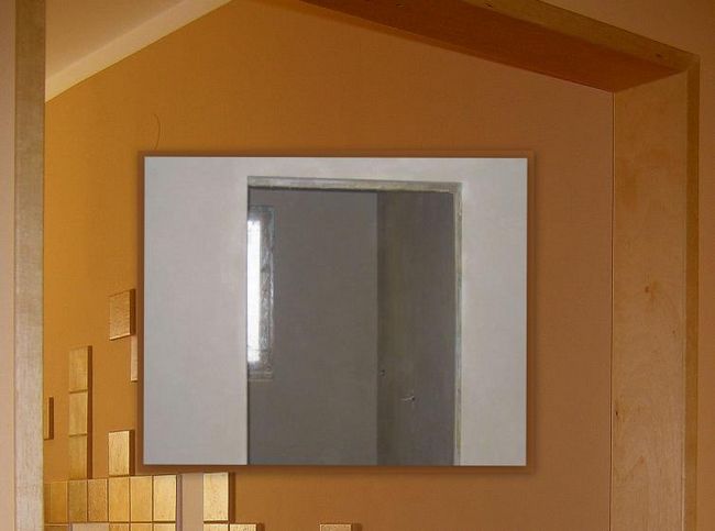 Дверь открывается в сыром состоянии и после отделки.