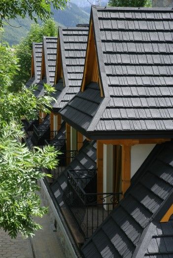 Крыши, покрытые листовым металлом с брызгами