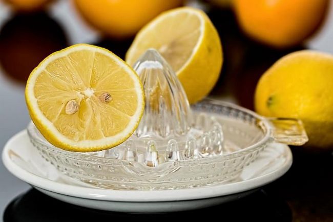 Лимонный сок полезен при очистке