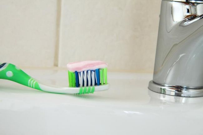 Использование зубной пасты