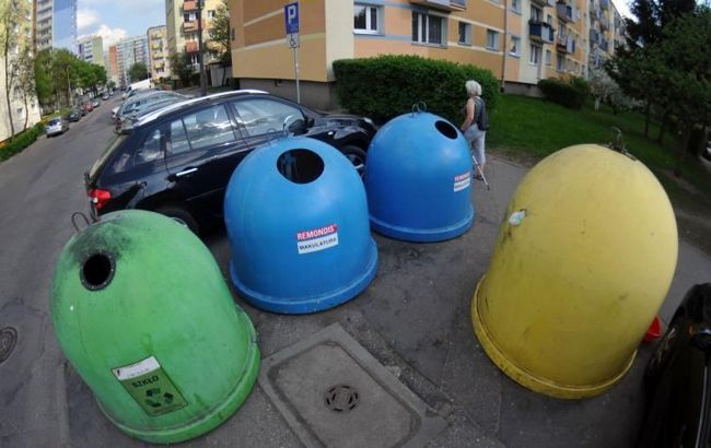 Цвет контейнеров для мусора одинаковый во всей Польше