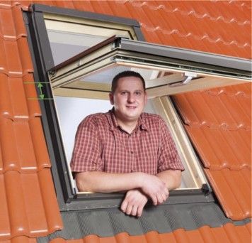 энергосберегающее окно крыши с повышенной осью вращения