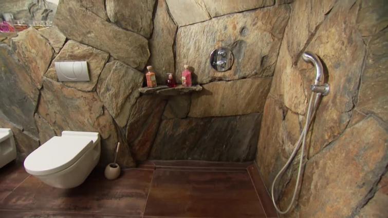 Ванная комната в камне
