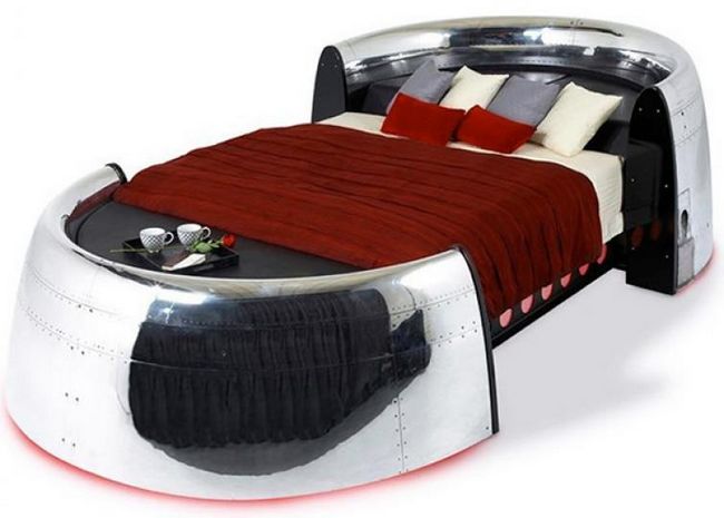 Кровать, которая выглядит как пассажирский самолет
