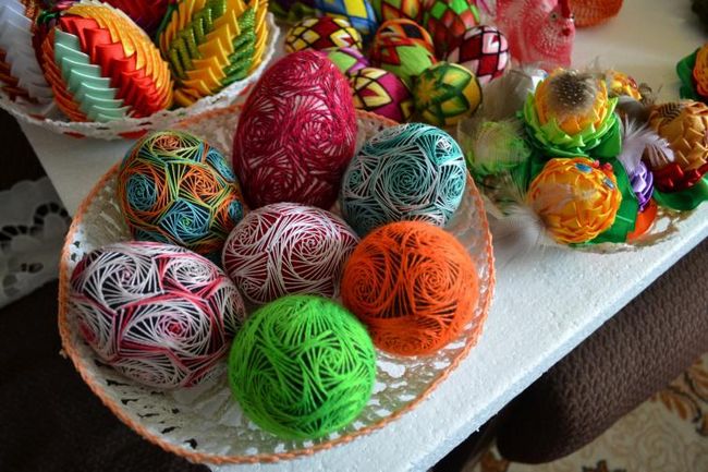 яйца, сделанные с искусством temari