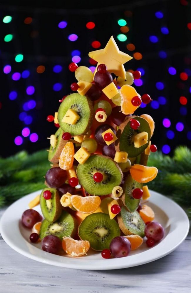 Рождественская елка с сыром и начинкой
