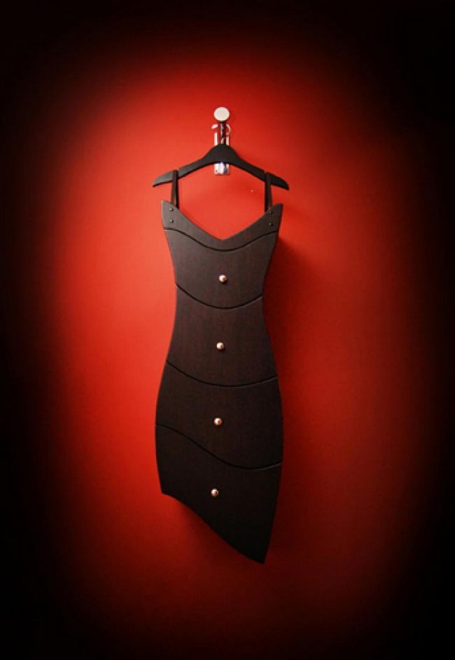 Little Black Dresser - комод, как сексуальное платье на вешалке