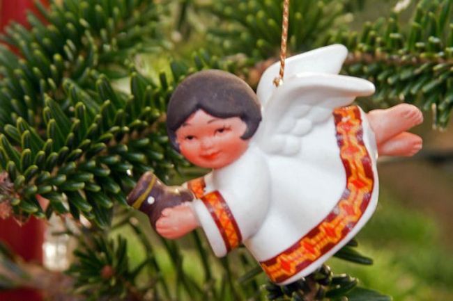Рождественский ангел на елке
