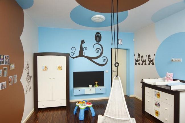 Синий на стенах в детской комнате