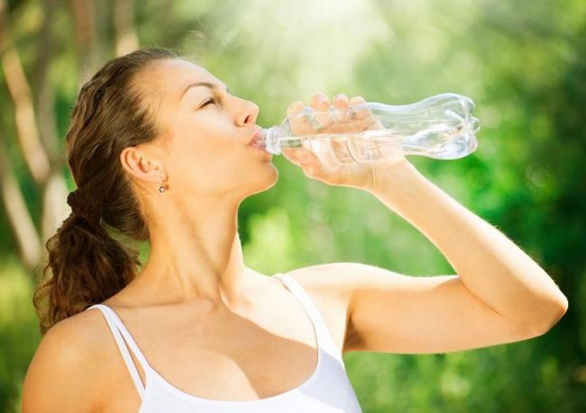 Давайте пить воду в жаркие дни