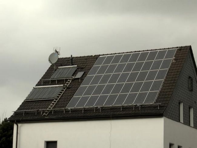 Солнечные коллекторы, установленные на крыше