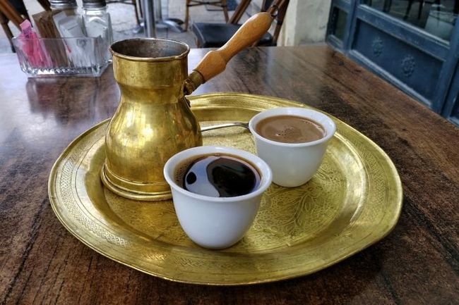 Турецкий кофе сладкий, черный и ароматный
