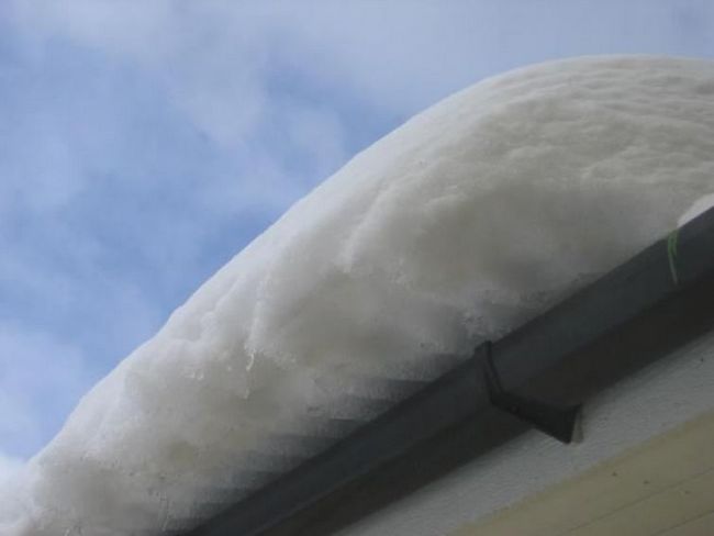 Снег на крыше