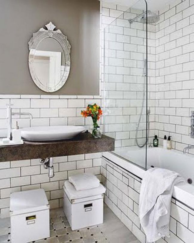 Ванная комната оформлена в стиле ретро