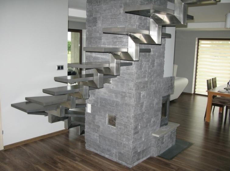 Внутренняя лестница из металла. Идея для современного интерьера (ФОТО)