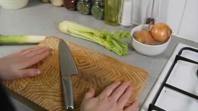 Известный кулинарный вологер учит вас, как вырезать нож, как шеф-повар (ВИДЕО, ФОТО)
