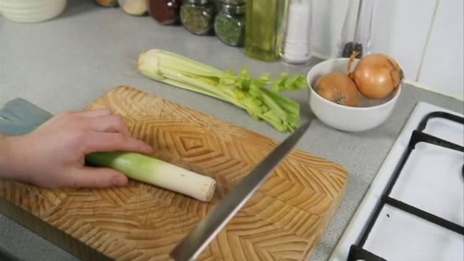 Известный кулинарный вологер учит вас, как вырезать нож, как шеф-повар (ВИДЕО, ФОТО)