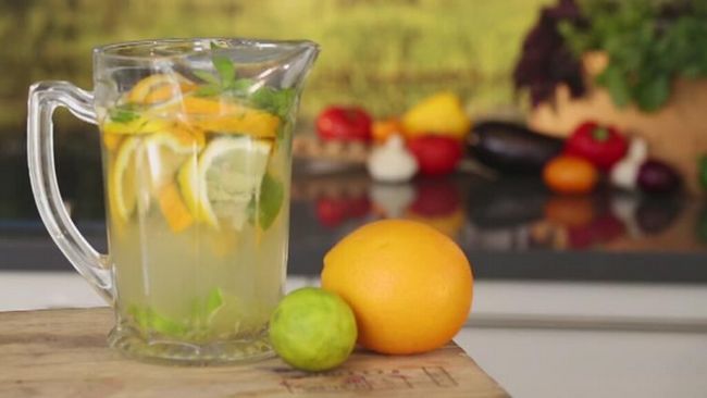 Вода с лимоном, апельсином и извести