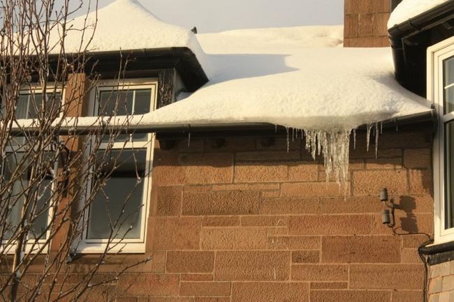 Как обеспечить безопасность зданий зимой