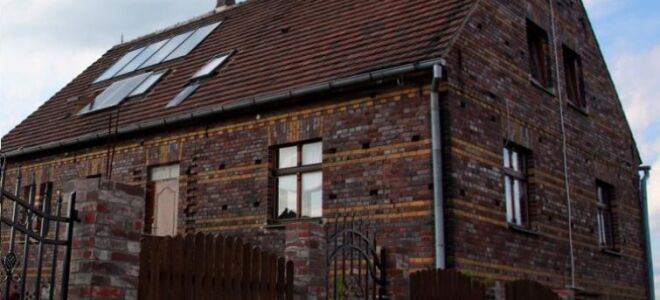 Затирка кирпичей в старой стене: шаг за шагом