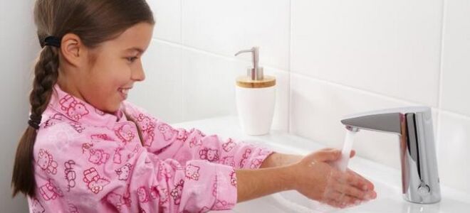 Смесители для ванной комнаты безопасны для ребенка. Научиться мыть руки