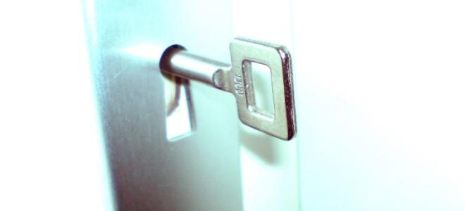 Дверь против взлома только по названию. Внимание при страховании вашей квартиры